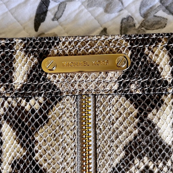 Michael Kors MK Women's Python Snakeskin Clutch Purse - Picture 3 of 8